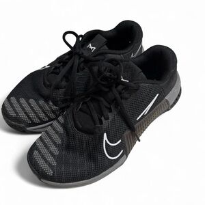 Nike women Black Athletic Shoes